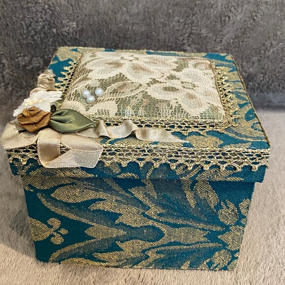 Katherine's Collection Vintage Gree Satin & Cream Lace Jewellery/Trinket Box - Picture 2 of 8